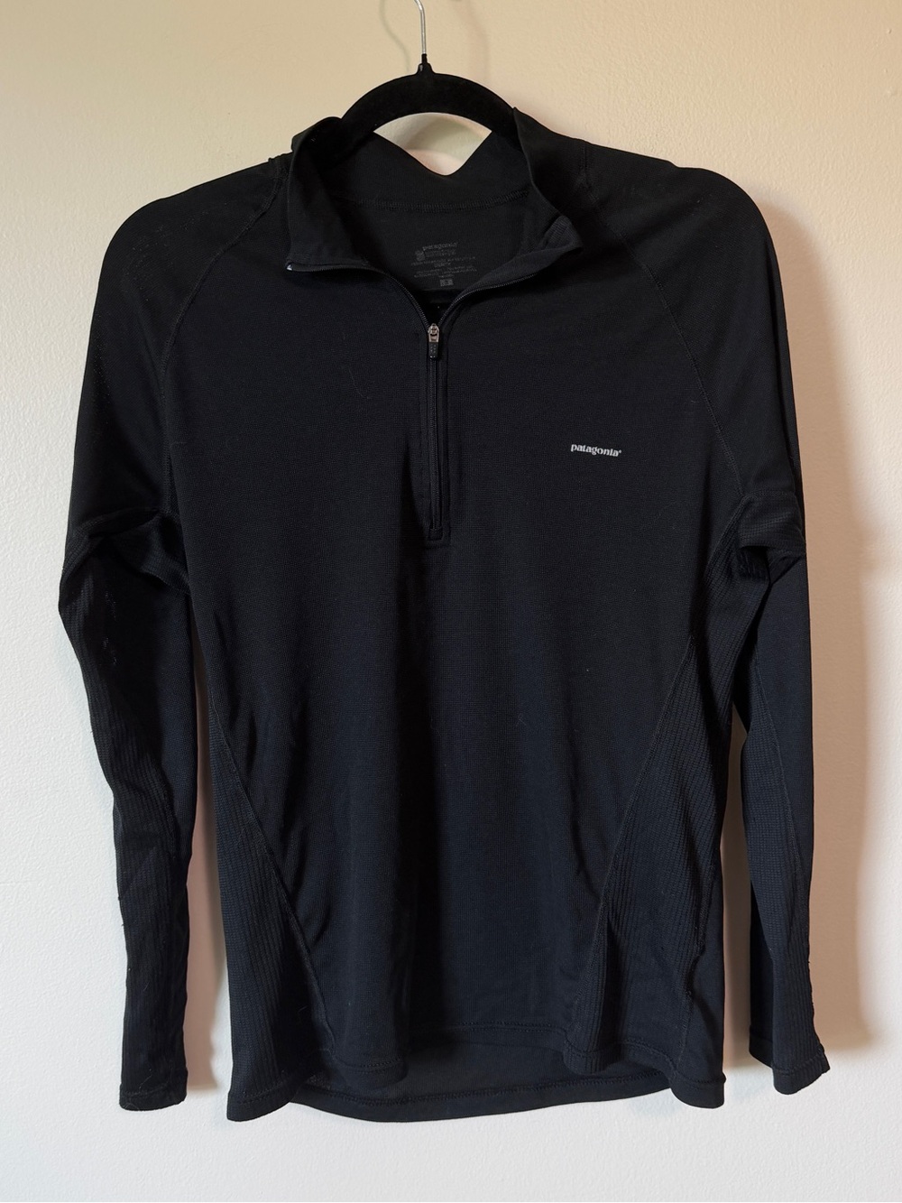 Patagonia light/mid weight quarter zip black pullover hiking layers size men’s S - Picture 1 of 3